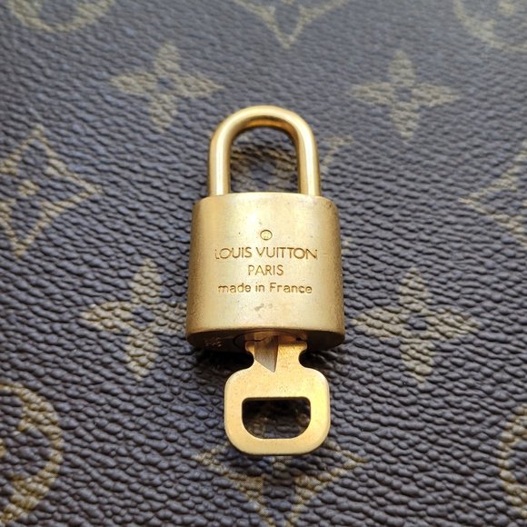 ⭐#304 Louis Vuitton padlock and key vintage - Picture 5 of 5